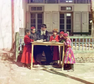 Caps Prints: Group of Jewish children with a teacher