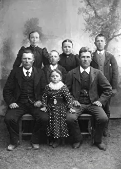 Relative Prints: Group portrait, 1905-1910. Creator: Per Persson