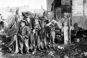 Ernest Flammarion Gallery: A group of street urchins, Paris, 1931. Artist: Ernest Flammarion