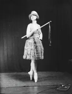 Riding Crop Prints: Gugi, Mrs. (Marion Vardi), 1922 July 17. Creator: Arnold Genthe