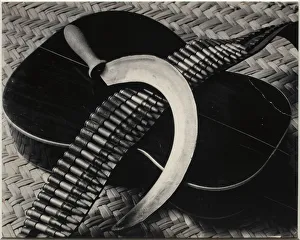 Guitare, cartouchiere et faucille (Guitar, cartridge belt and sickle), 1929