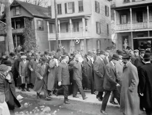 Herman Rosenthal Prints: Gunmen arriving at Sing Sing, Whitey Lewis, 1912. Creator: Bain News Service