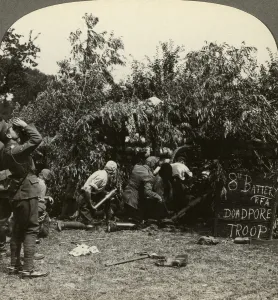 Camouflage Collection: Gunners wearing gas masks, World War I, 1914-1918.Artist: Realistic Travels Publishers