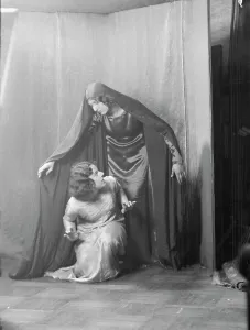 Cowering Prints: Guthrie dancers, between 1924 and 1929. Creator: Arnold Genthe