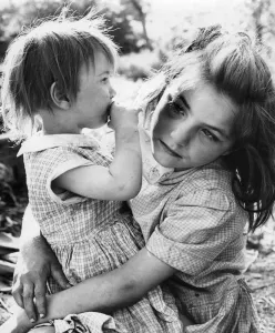 Caring Gallery: Gypsy girls, 1960s