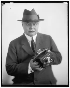 H & E photographer, between 1910 and 1920. Creator: Harris & Ewing. H & E photographer, between 1910 and 1920. Creator: Harris & Ewing