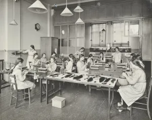 Marylebone Prints: Hair dressing class, Barrett Street Trade School for Girls, London, 1915