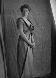 Photography Studio Prints: Hamilton, Helen M. Miss, portrait photograph, 1913 Dec. 18. Creator: Arnold Genthe