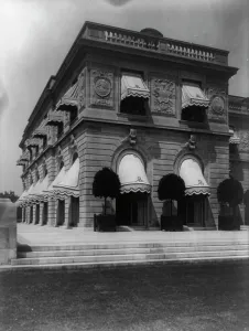Hamilton Rice Home in Newport, Rhode Island, exterior view of side of... between 1917 and 1927. Creator: Frances Benjamin Johnston