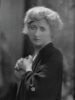 Hammond, Virginia, Miss, portrait photograph, 1915 Mar. 3. Creator: Arnold Genthe