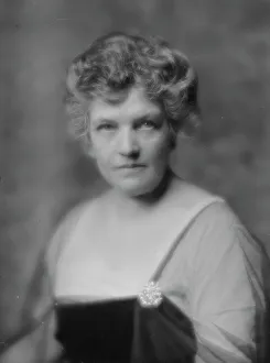 Hannah, John, Mrs. portrait photograph, 1914 Apr. 22. Creator: Arnold Genthe