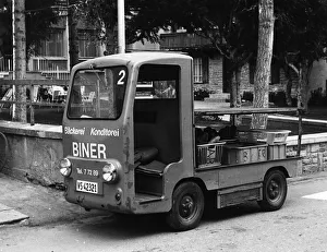 Georgano Prints: Harbilt 760 electric van. Creator: Unknown