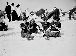 Holidaymakers Prints: A Hasty lunch, between 1900 and 1905. Creator: Unknown
