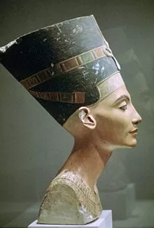 Amenhotep Iv Collection: Head of Queen Nefertiti of Egypt