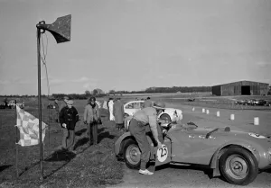 Racing Car Prints: Healey Silverstone at Snetterton Circuit, Norfolk 1953. Creator: Unknown
