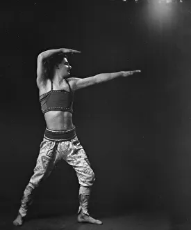 Arm Movement Prints: Hecht, Zoltan, Mr. 1920 Feb. 3. Creator: Arnold Genthe