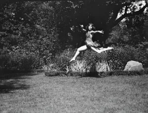 Agility Prints: Helen Moeller and pupils, 1922 July 18. Creator: Arnold Genthe