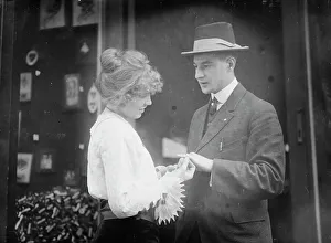 Shop Owner Prints: Henrietta Mielke giving iron ring to contributor, 22 Oct 1914. Creator: Bain News Service