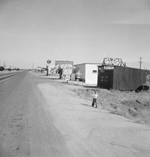 Urbanisation Gallery: Along the highway U.S. 99 at Highway City, between Tulare and Fresno, California, 1939