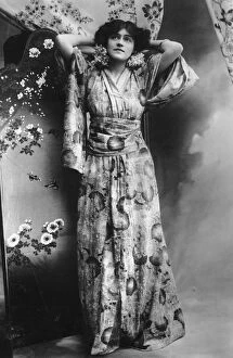 Photo Postcard Collection: Hilda Hammerton, actress, early 20th century. Artist: Bassano Studio