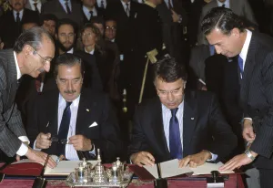 Images Dated 12th July 2018: Historia De Espana. Siglo XX Firma Del Acuerdo De Cooperacion Entre Espana Y Argentina