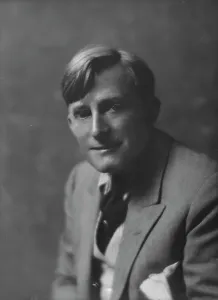 Producer Prints: Hitchcock, Raymond, Mr. portrait photograph, 1917 July 13. Creator: Arnold Genthe
