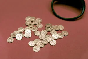 Cash Prints: Hoard of Roman gold coins found in England