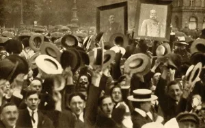 Political Event Prints: Hoch the Kaiser! : cheering crowds in the streets, Berlin, Germany, 4 August 1914, (1933)