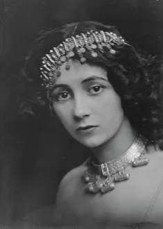 Choker Prints: Hoff, Vanda, Miss, portrait photograph, 1916 May 21. Creator: Arnold Genthe