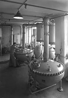 Pharmaceuticals Industry Prints: Hoffmann-LaRoche Inc. Nutley, New Jersey, 1943. Creator: Gottscho-Schleisner, Inc