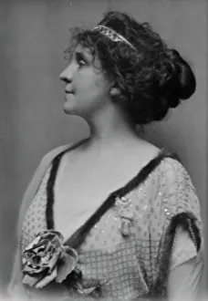 V Neck Prints: Holt, Winifred, Miss, portrait photograph, 1914 Jan. Creator: Arnold Genthe