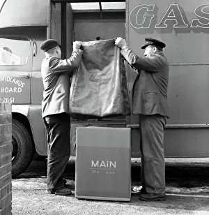 Home delivery of a cooker, Darfield, Barnsley, South Yorkshire, 1963