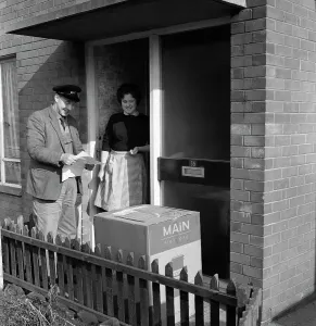 Home delivery of a cooker, Darfield, Barnsley, South Yorkshire, 1963