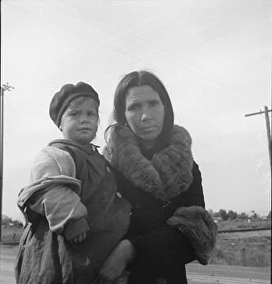 Displaced Gallery: Homeless mother and youngest child of seven...US99, near Brawley, Imperial County, 1939