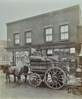 London County Council Collection: Horse and cart with sacks of vegetables, Bow, London, 1900