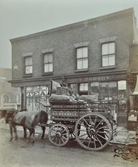 Cartwheel Gallery: Horse and cart with sacks of vegetables, Bow, London, 1900