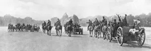 Images Dated 21st August 2006: Horse-drawn artillery passing the Palace of Versailles, France, August 1914
