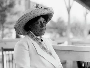 Horse Shows - Mrs. J.W. Converse, 1912. Creator: Harris & Ewing. Horse Shows - Mrs. J.W. Converse, 1912. Creator: Harris & Ewing