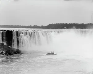 Steamboats Prints: Horshoe [i.e. Horseshoe] Falls, Niagara, c1900. Creator: Unknown