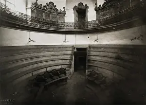 Operating Theatre Prints: Hospital de la Santa Cruz, Barcelona: the amphitheatre, c1900. Creator: Unknown