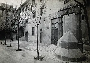 Hospital de la Santa Cruz, Barcelona: a long view of the courtyard; to the right can be seen the... Creator: Unknown