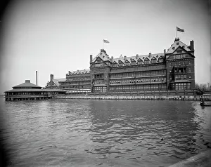 Multi Storey Prints: Hotel Chamberlin, Old Point Comfort, Va. 1902. Creator: Unknown
