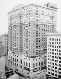 Multi Storey Prints: Hotel McAlpin, New York City, between 1910 and 1920. Creator: Unknown