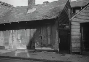 French Quarter Prints: Houses in the French Quarter, New Orleans, between 1920 and 1926. Creator: Arnold Genthe