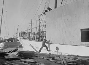 Us Navy Prints: Housing yacht for winter ('Owera')