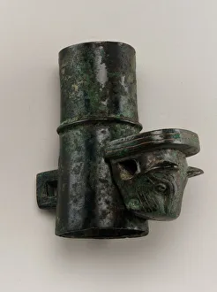 Hubcap with linchpin cast in the form of a feline head, Zhou dynasty, 1050-221 BCE Hubcap with linchpin cast in the form of a feline head, Zhou dynasty, 1050-221 BCE