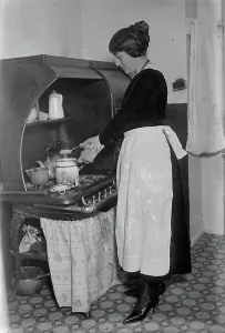 Domestic Appliance Prints: Hulda Lashanska, between c1915 and c1920. Creator: Bain News Service