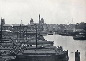 Office Building Collection: Hull - Princes Dock: With The Wilberforce Memorial and Dock Offices, 1895