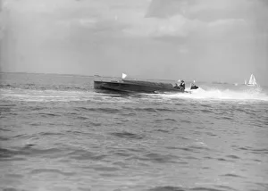 The hydroplane Izme under way, 1913. Creator: Kirk & Sons of Cowes