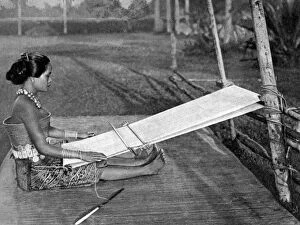 Sea Dayaks Gallery: Iban weaver, Borneo, 1922. Artist: Dr Charles Hose